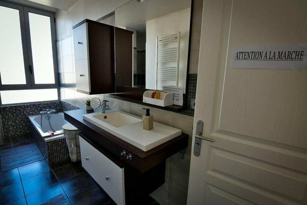 Grand Appartement De Haut Standing En Centre-Ville Montluçon Dış mekan fotoğraf